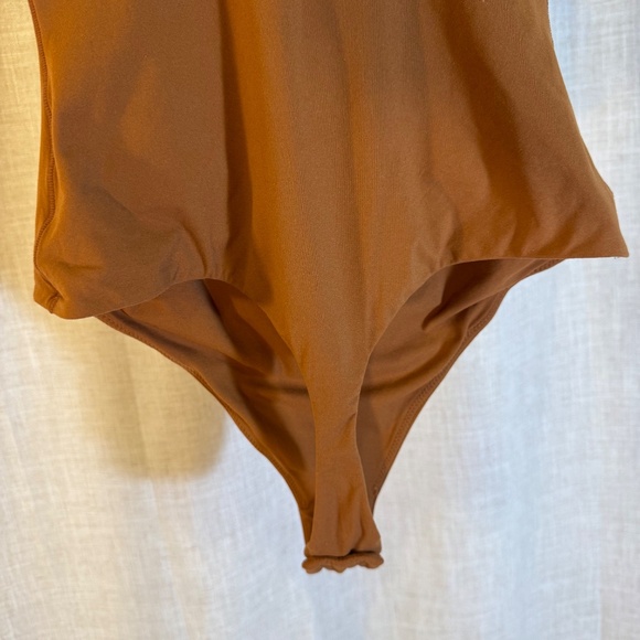 ✨ SKIMS Essential Mock Neck Cowl Bodysuit – Size S ✨ - Picture 8 of 9